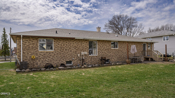 Property Photo:  206 9th Street NW  ND 58523 