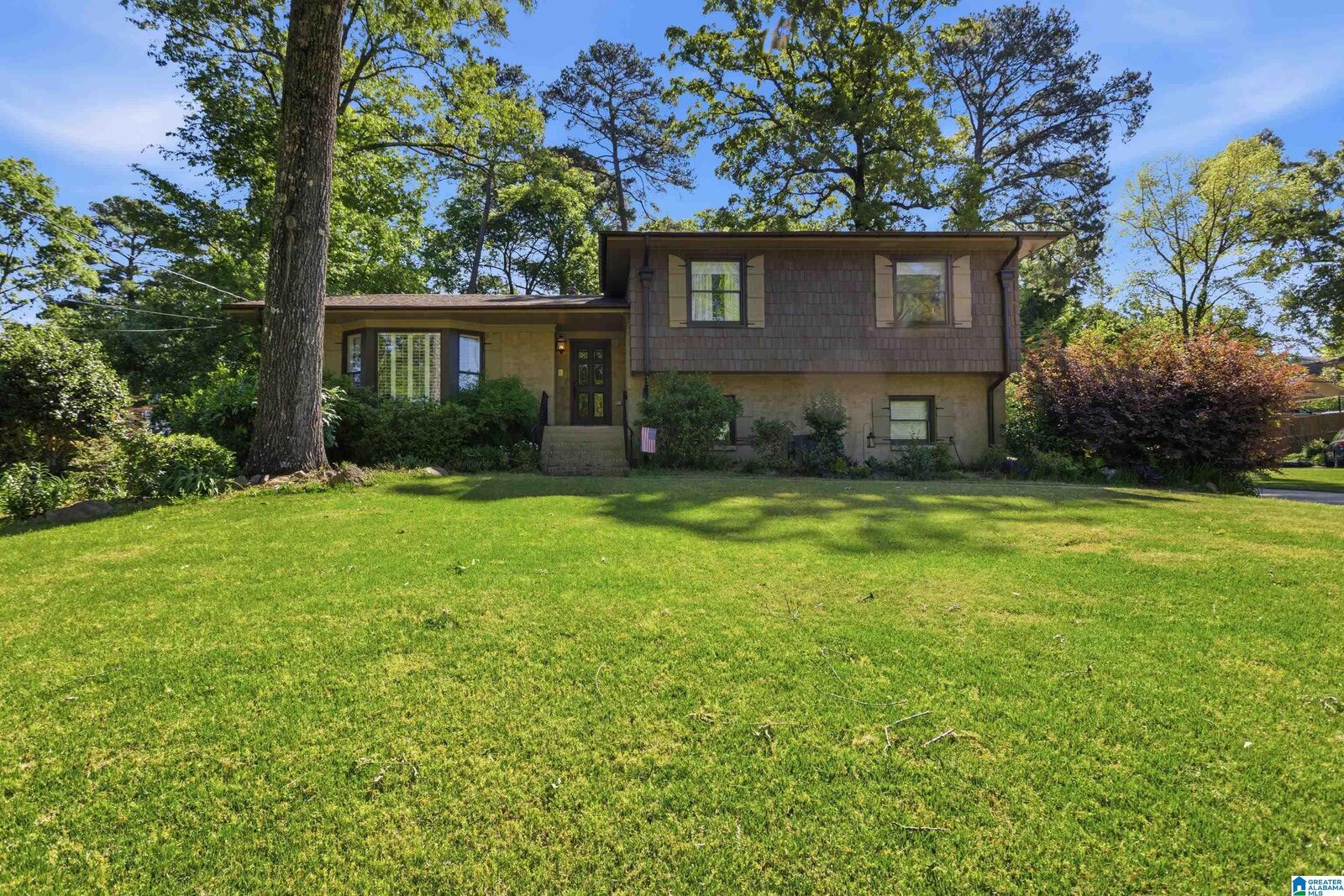 Property Photo:  3223 Cornwall Drive  AL 35226 
