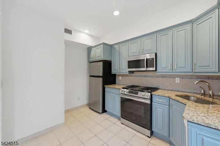 Property Photo:  382 Belleville Ave 2L  NJ 07109 