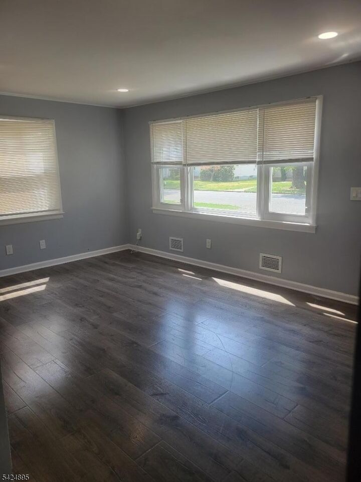 Property Photo:  565 Hunter Ave  NJ 07076 