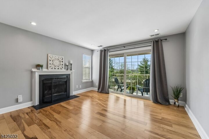 Property Photo:  21 Lear Ct. 21  NJ 08816 