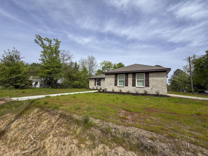 Property Photo:  205 Jefferson Street  MS 39773 