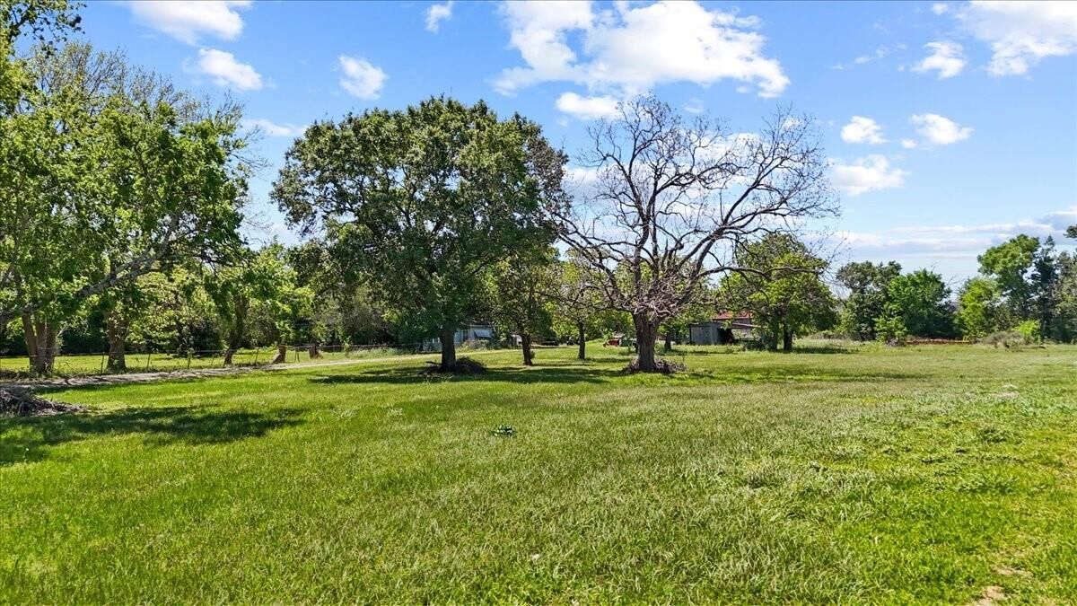 Property Photo:  118 Staffordshire Road  TX 77477 