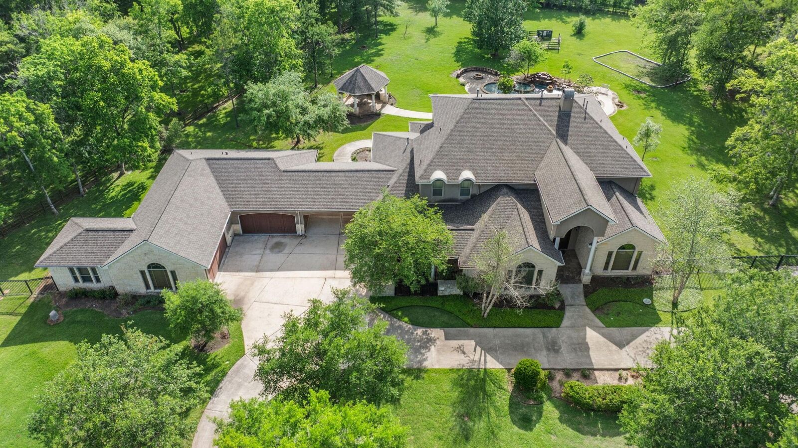 Property Photo:  3407 Woodbine Drive  TX 77441 