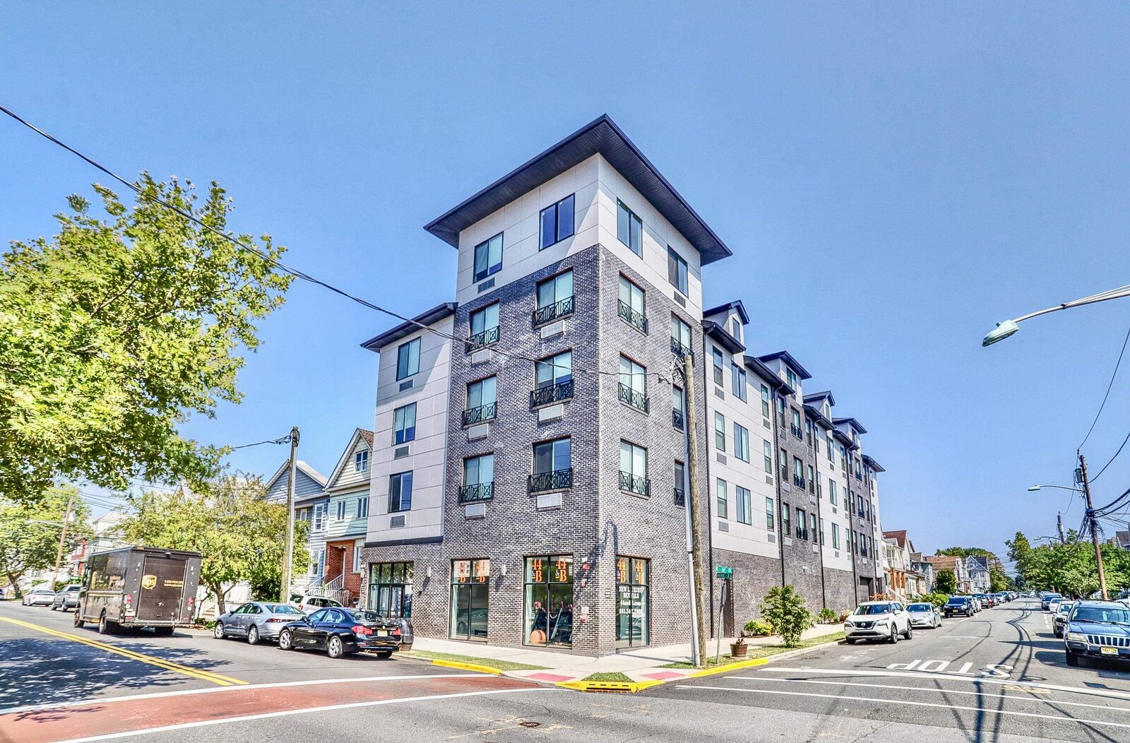 Property Photo:  140 Avenue B 402  NJ 07002 