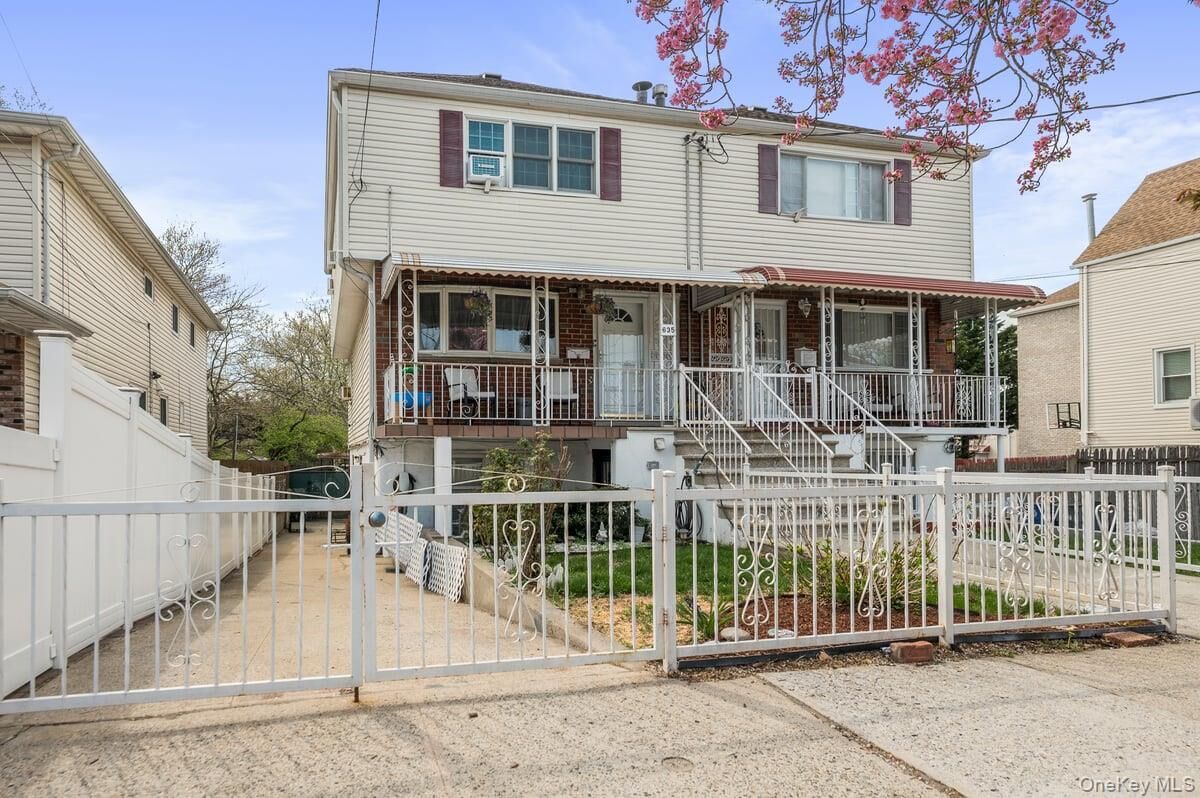 Property Photo:  635 Revere Avenue  NY 10465 