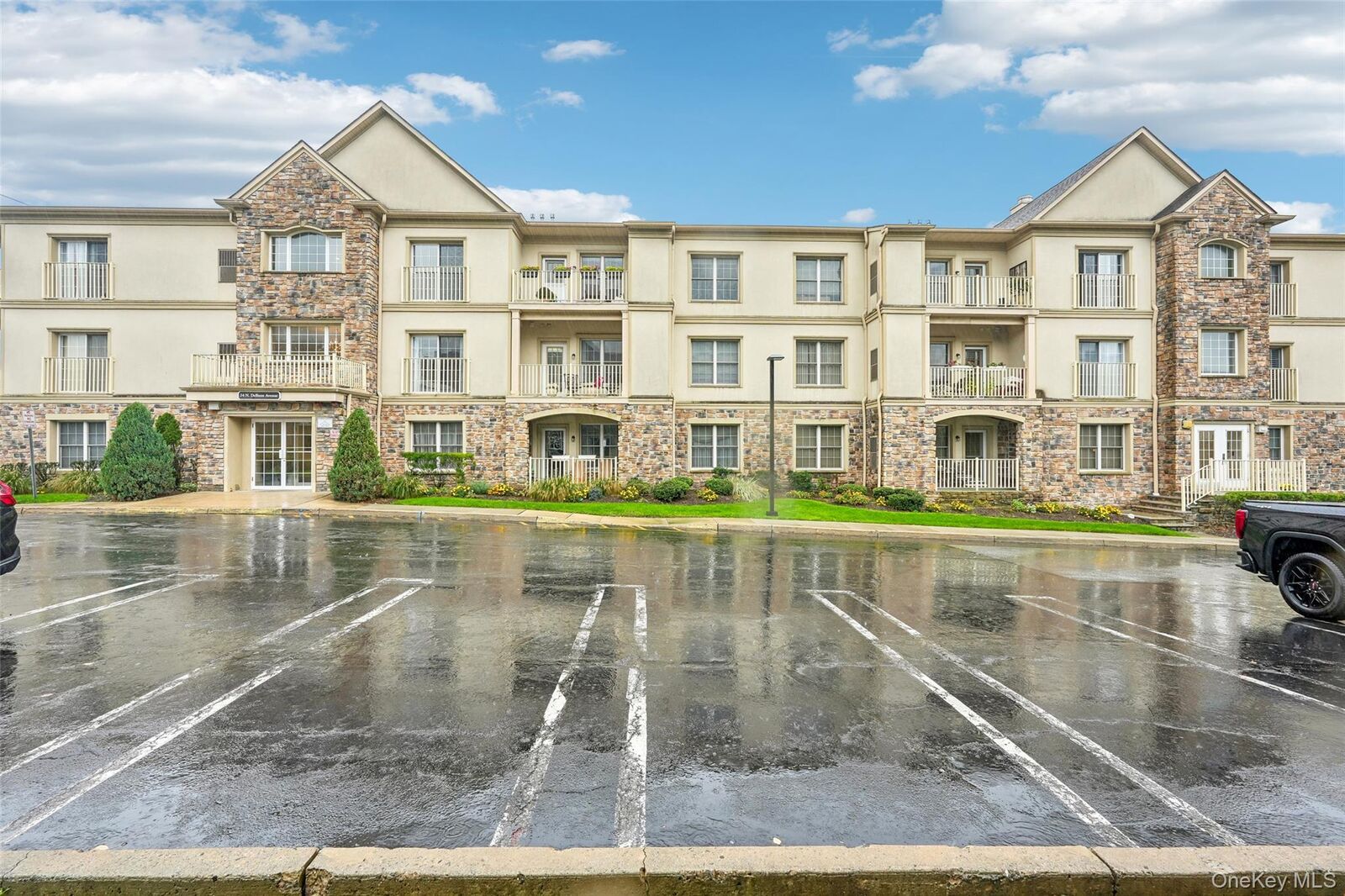 Property Photo:  24 N De Baun Avenue 303  NY 10901 