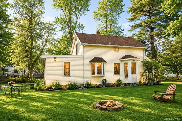 Property Photo:  16 Yeoman Lane  NY 12518 
