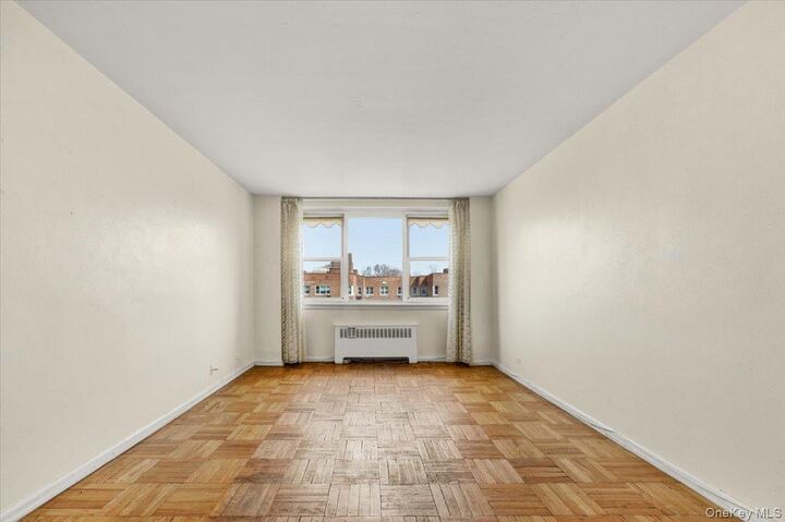 Property Photo:  80 Knolls Crescent 6B  NY 10463 