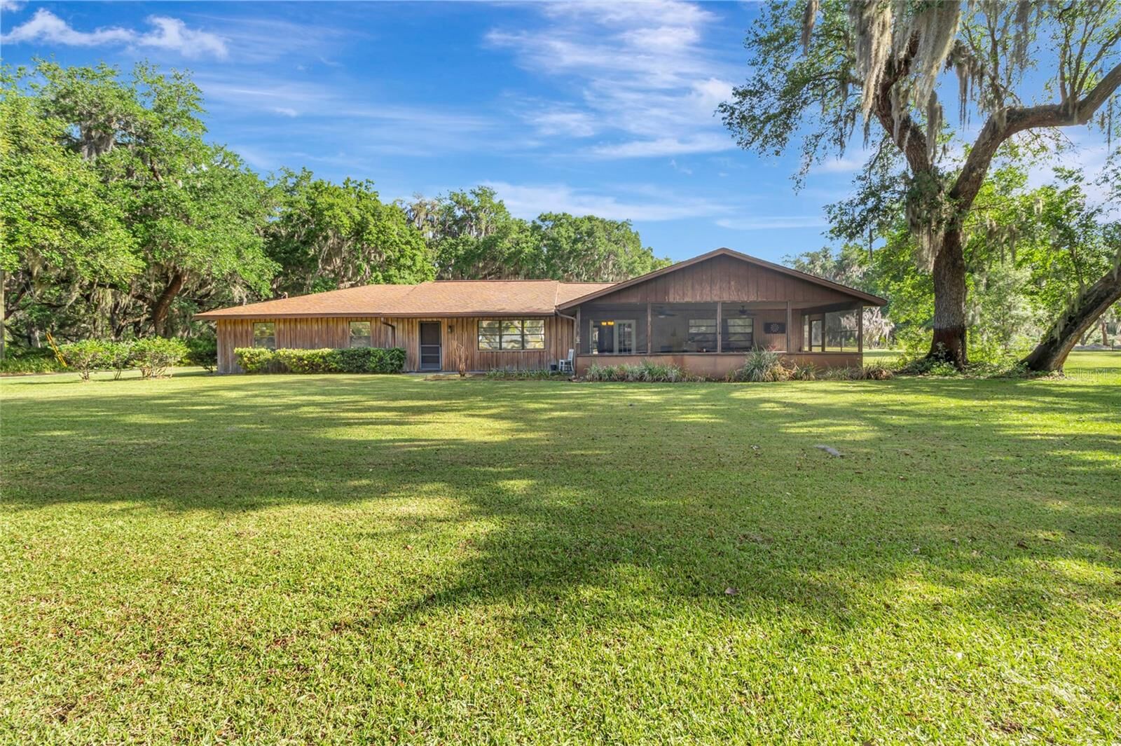 Property Photo: 1520 Legacy Woods Court FL 34736