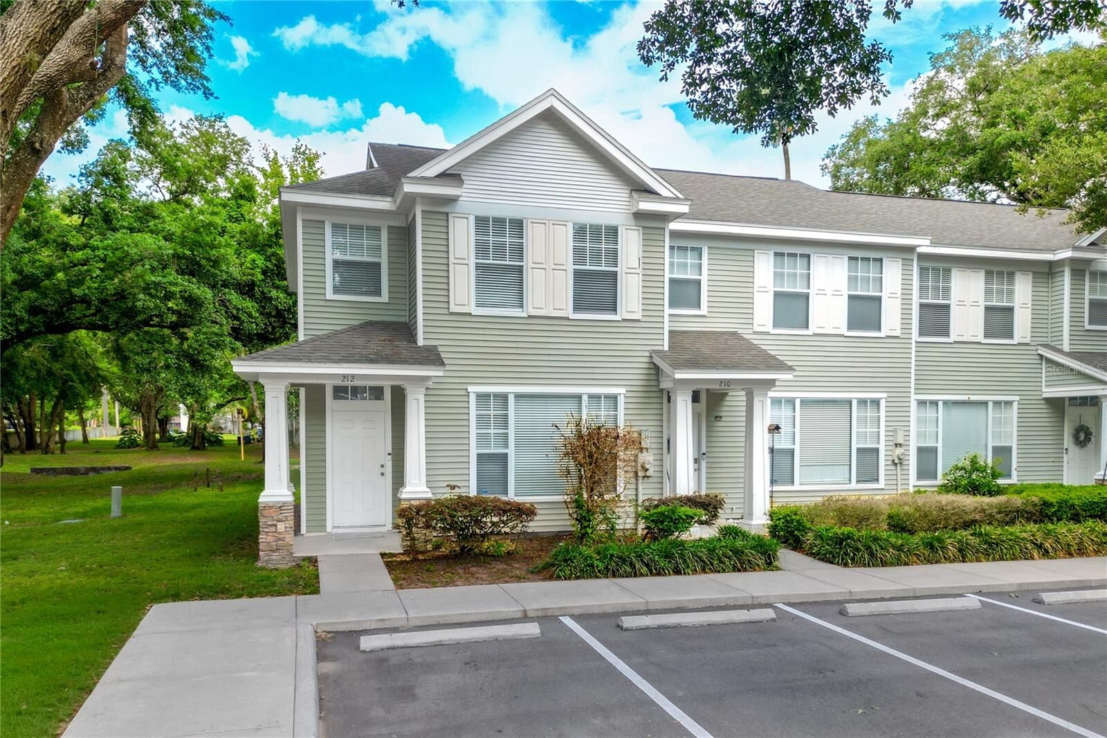 Property Photo:  212 Golden Pond Court  FL 33594 