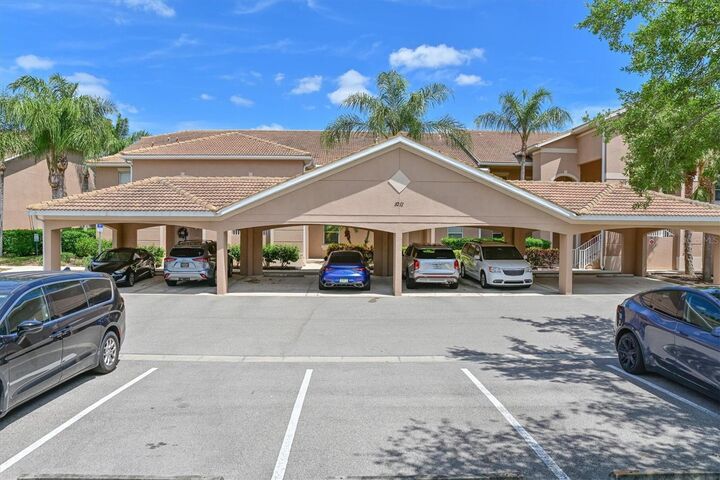 Property Photo:  1011 Fairwaycove Lane 202  FL 34212 