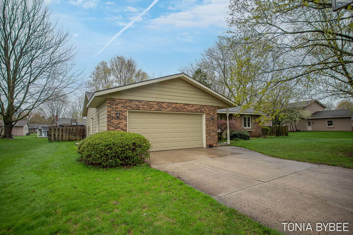 Property Photo:  2594 West Chester Drive  MI 49464 