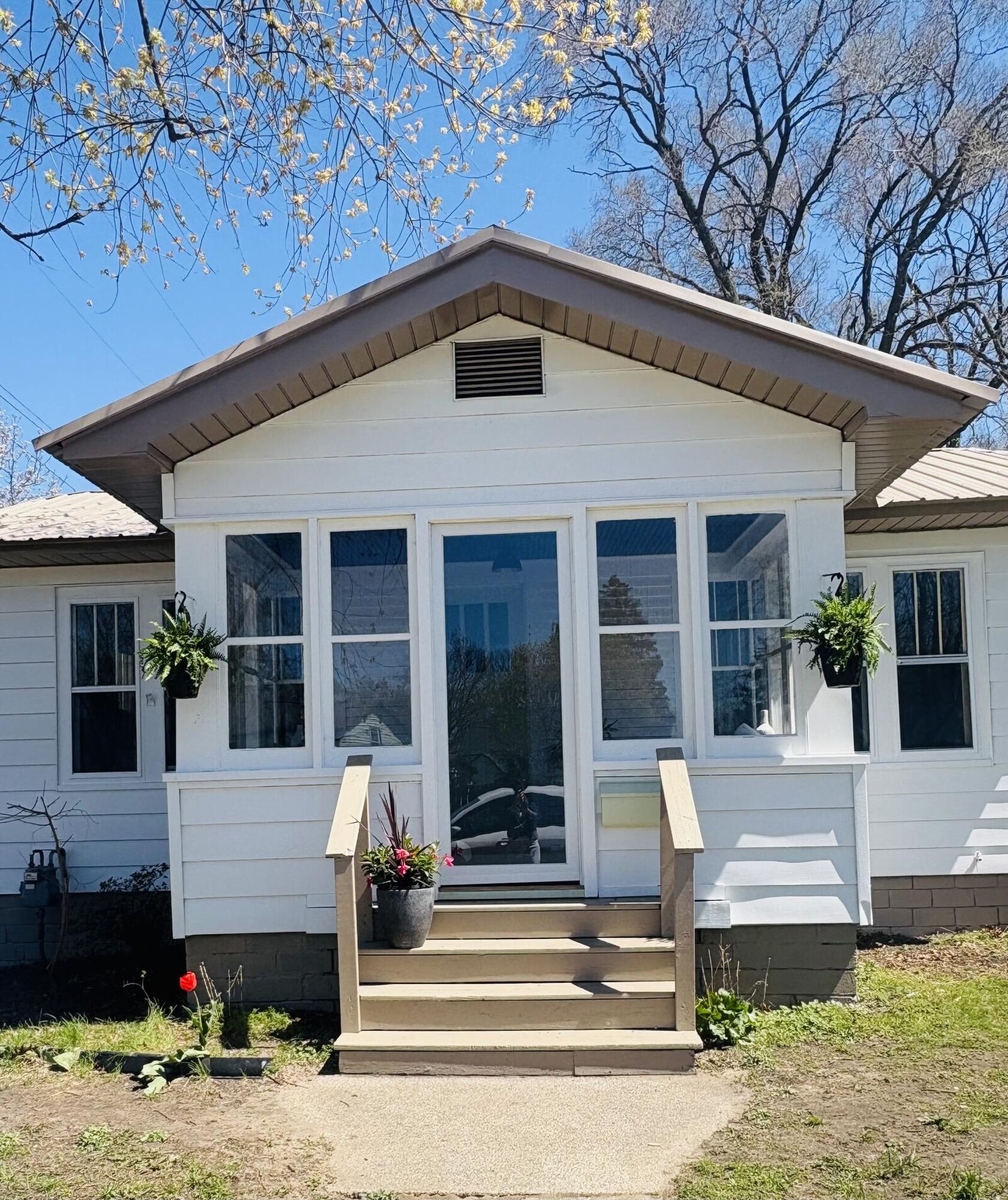 Property Photo:  2208 Torrent Street  MI 49441 
