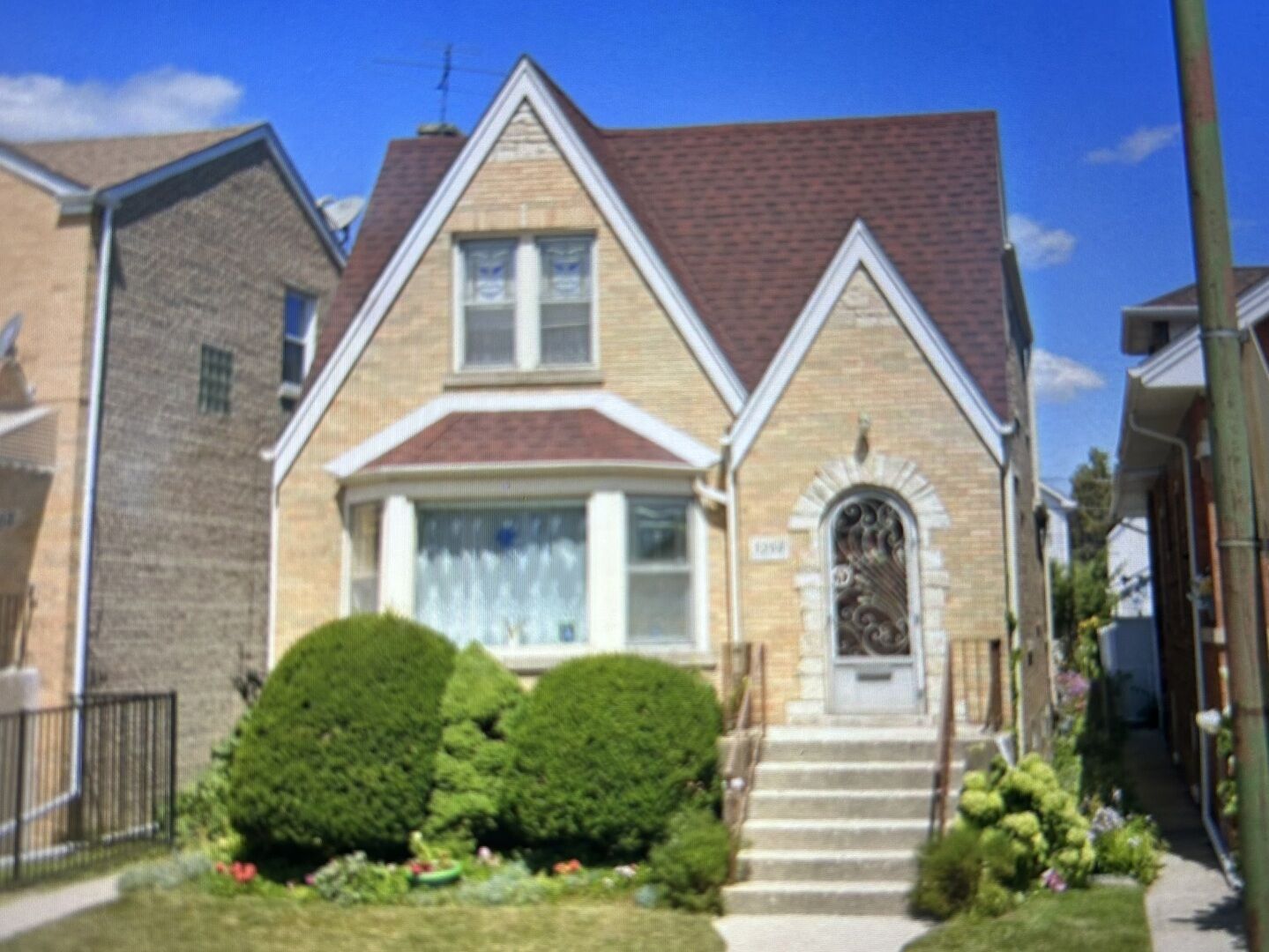Property Photo:  