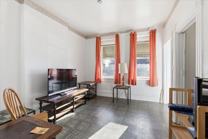 Property Photo:  516 W 45th Place  IL 60609 