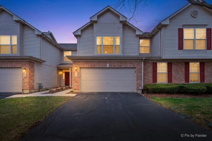 Property Photo:  715 Riding Lane 715  IL 60174 