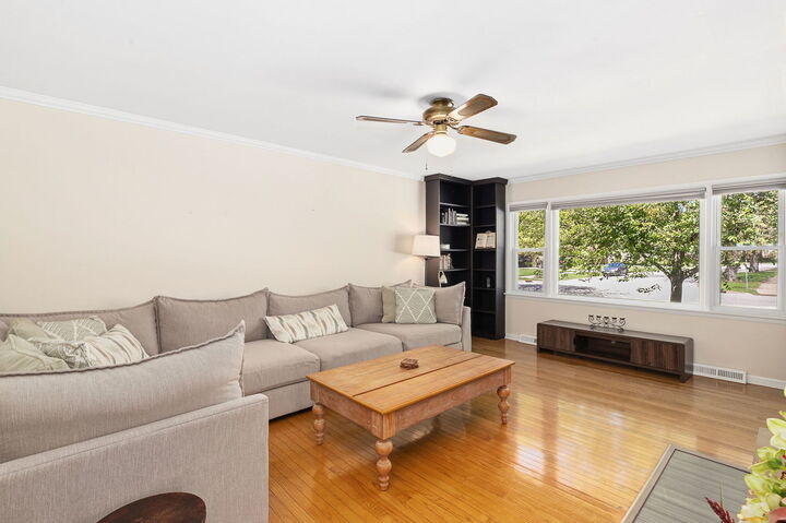 Property Photo:  1910 Richard Street  IL 60506 