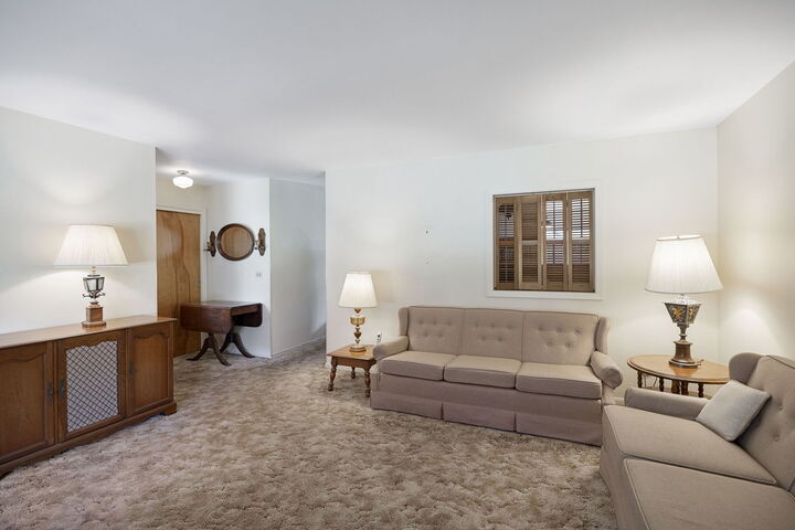 Property Photo: 218 Gladys Avenue IL 60021