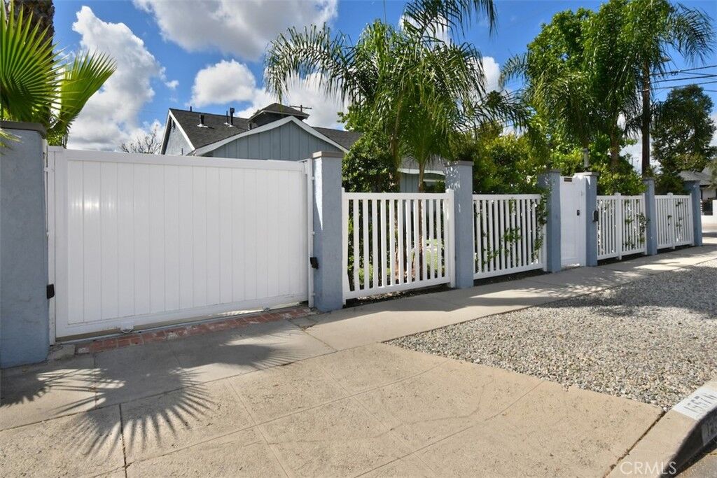 Property Photo:  15576 Hesby  CA 91436 