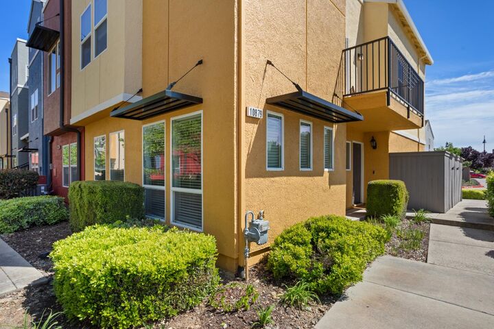 Property Photo:  10879 Stourport Way  CA 95670 