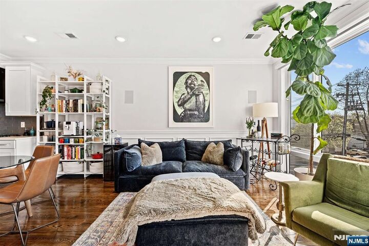 Property Photo:  948 Summit Avenue 2  NJ 07307 