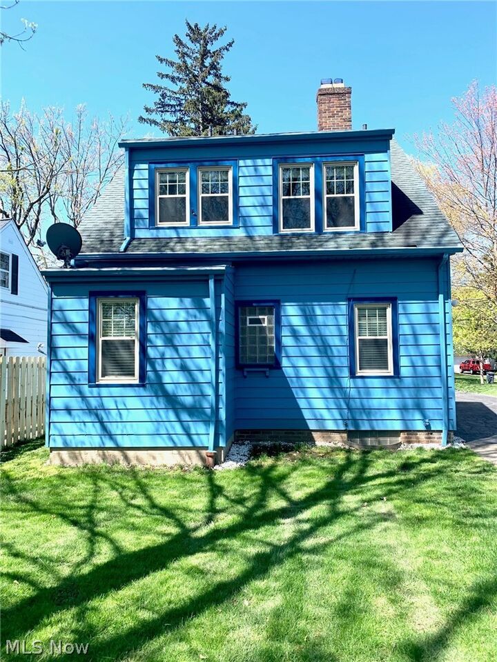 Property Photo:  1715 Edgefield Road  OH 44124 