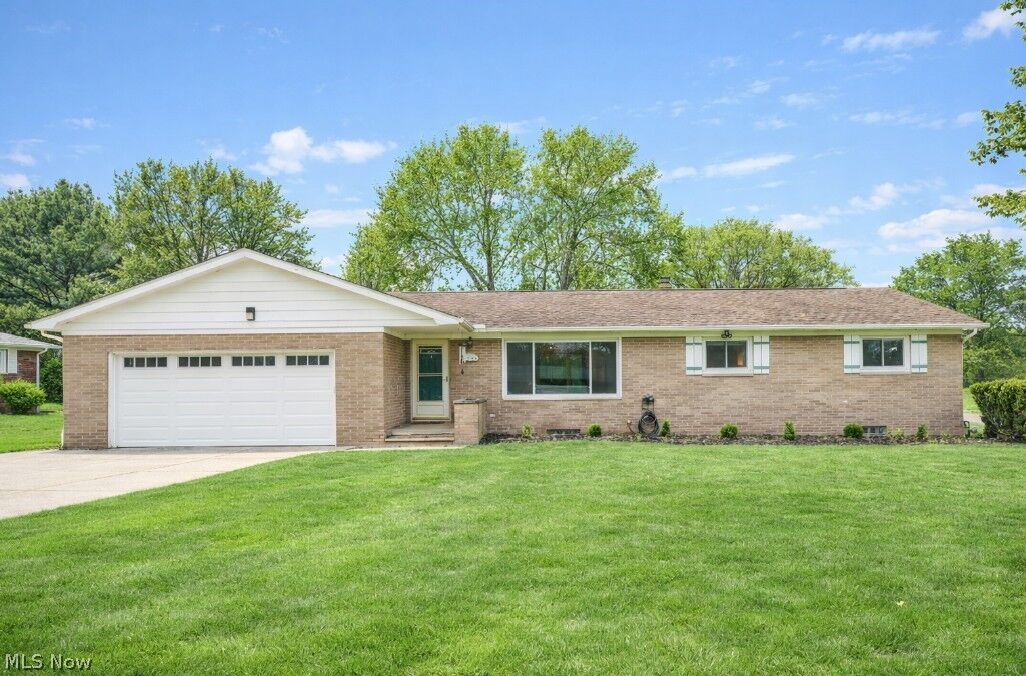 Property Photo:  5008 Laddie Drive  OH 44319 