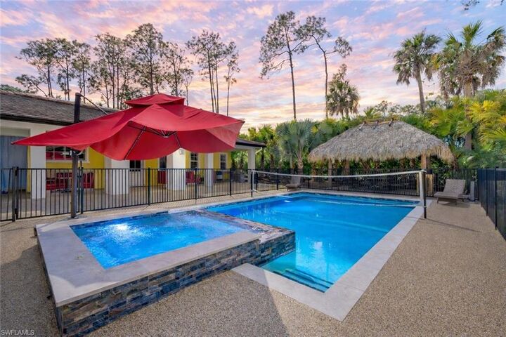 Property Photo:  2401 Coach House Ln  FL 34105 