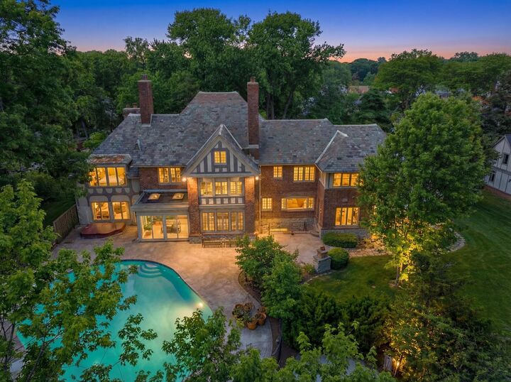 Property Photo:  71 Otis Lane  MN 55104 