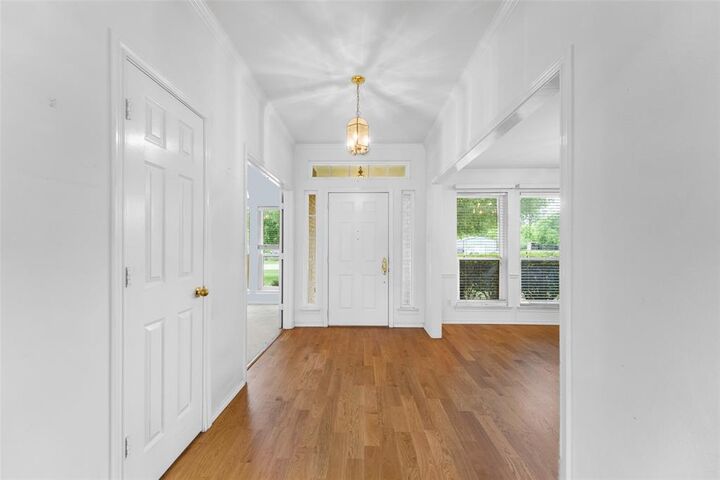 Property Photo:  830 S Clinton Lane  TX 76065 