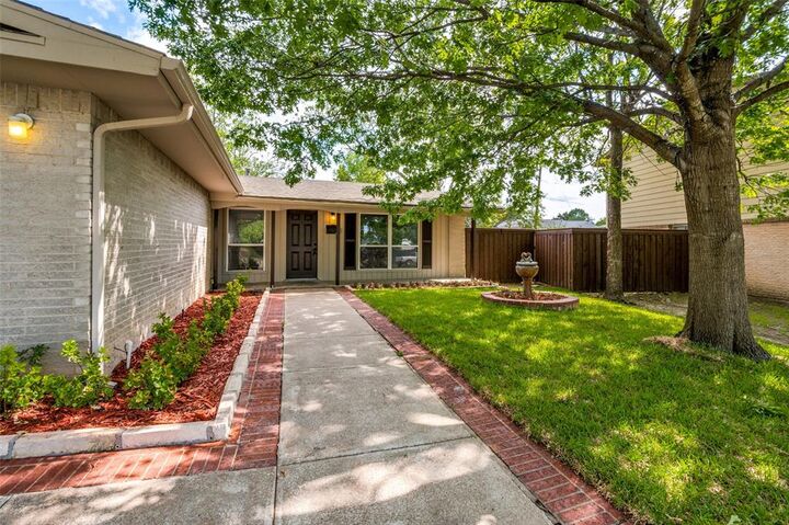 Property Photo:  2306 Lakeland Place  TX 75006 