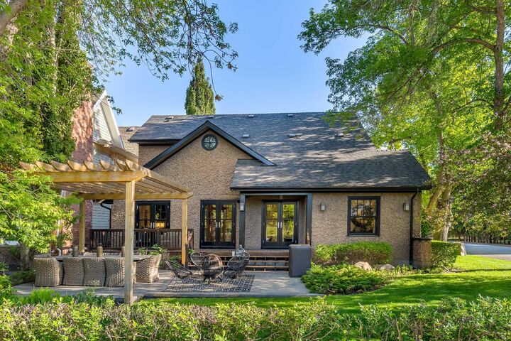 Property Photo: 239 37 Avenue SW AB T2S 0V1