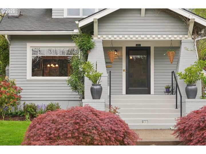 Property Photo:  631 NE 43rd Ave  OR 97213 