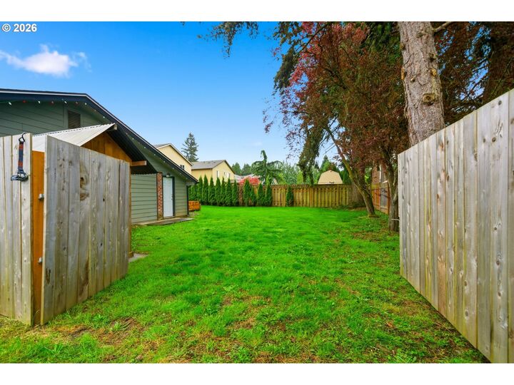 Property Photo:  2418 NW 4th Ave  WA 98604 