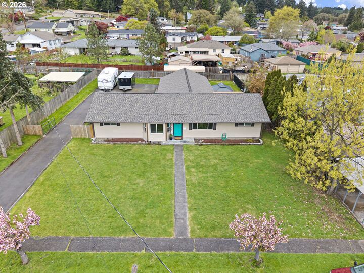 Property Photo:  678 5th Ave  OR 97386 