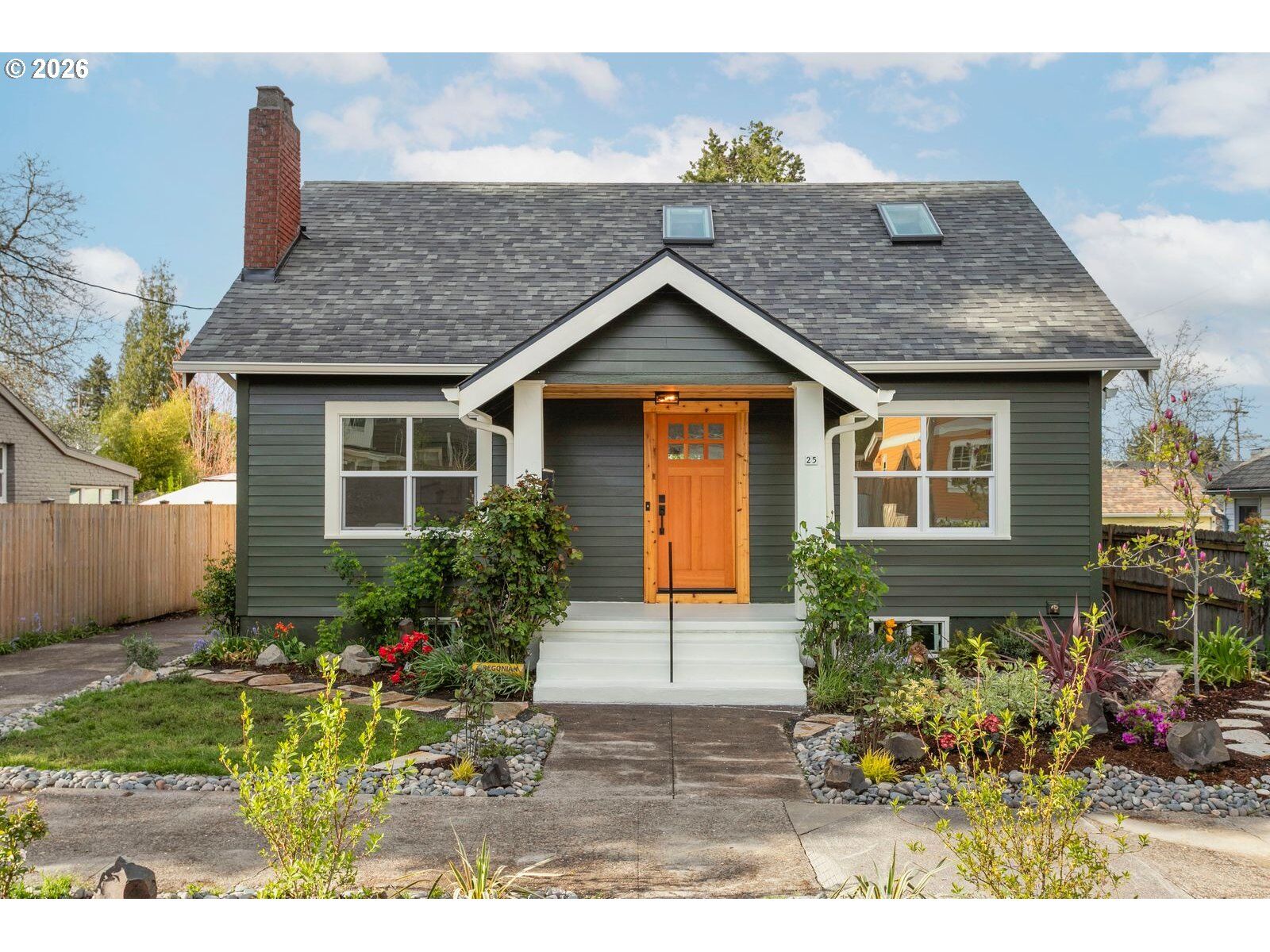 Property Photo: 25 N Morgan St OR 97217