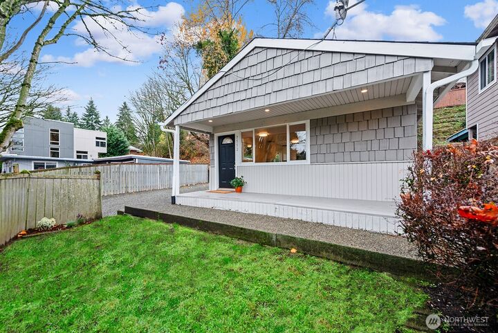 Property Photo:  7552  21st Avenue SW  WA 98106 