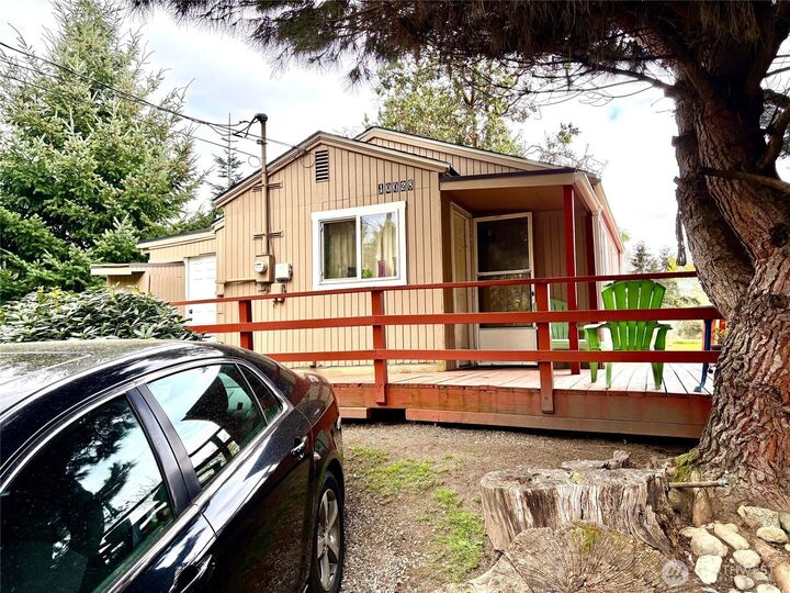 Property Photo:  10028  30th Avenue SW  WA 98146 