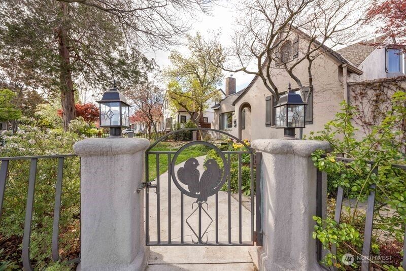 Property Photo:  22 N Franklin Avenue  WA 98801 