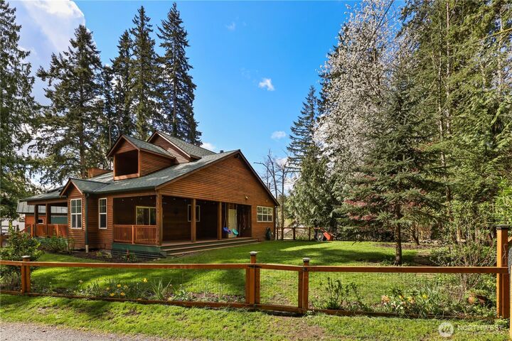 Property Photo:  715  183rd Street SE  WA 98012 