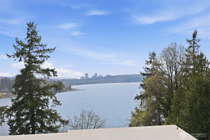 Property Photo:  8825 NE 116th Place  WA 98034 