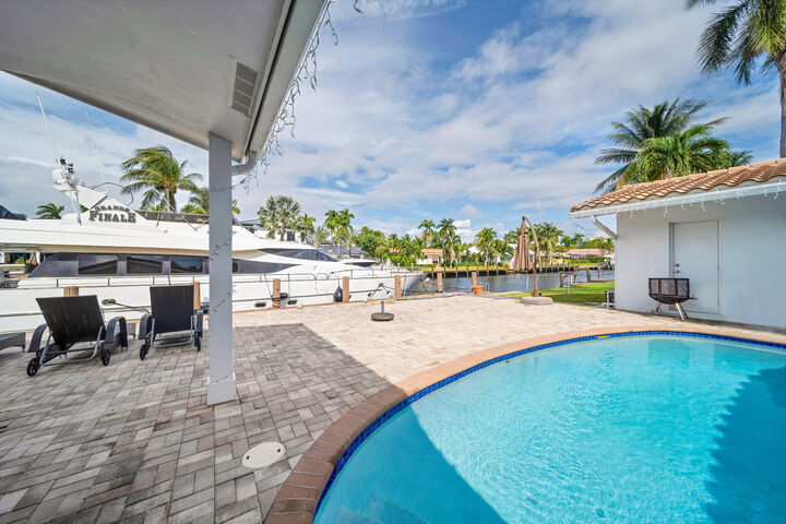 Property Photo:  2401 SE 8th Court  FL 33062 