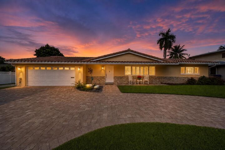 Property Photo: 2401 SE 8th Court FL 33062