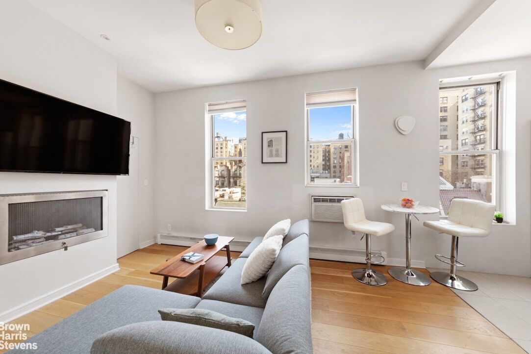Property Photo:  320 W 84th Street 6A  NY 10024 