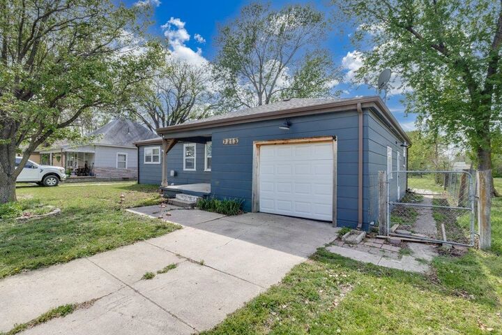 Property Photo:  1215 N Logan St  KS 67114-2343 
