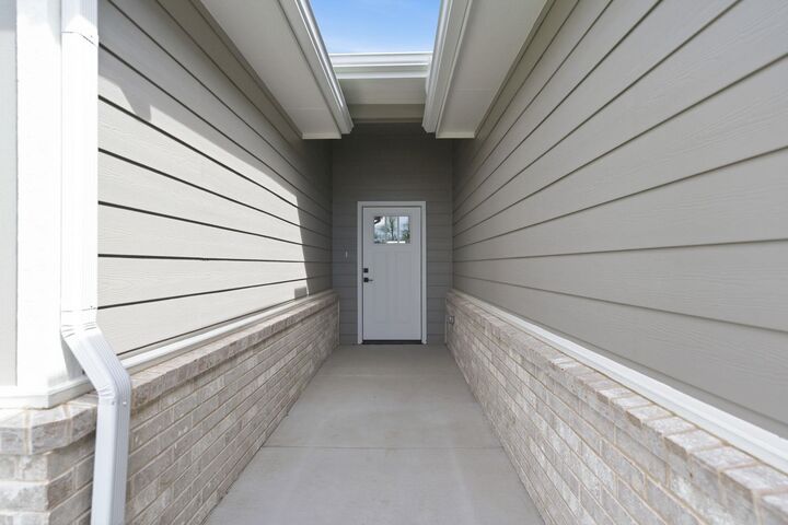 Property Photo:  608 E Elmwood St  KS 67147-1124 