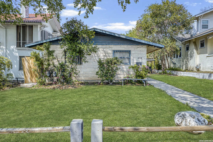 Property Photo:  305 Brahan Blvd  TX 78215 
