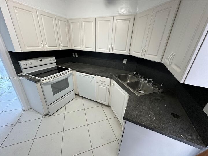 Property Photo:  3301 Spanish Moss Ter 501  FL 33319 