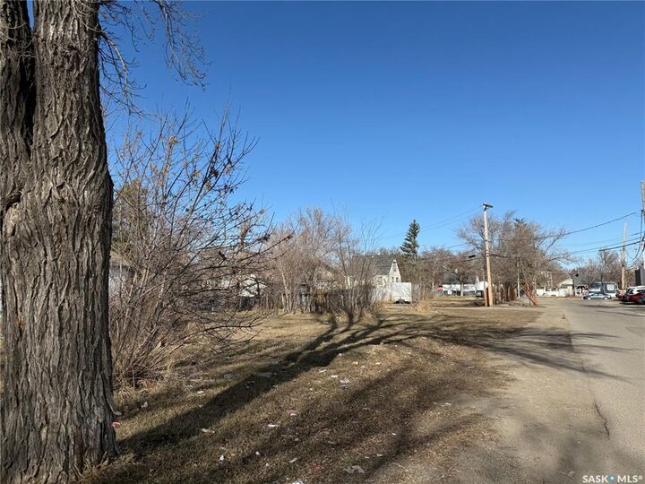 Property Photo:  1455 Edward Street  SK S4T 4M9 